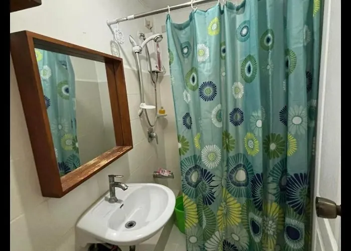 2 Bedroom Cozy Budget Staycation Apartment *