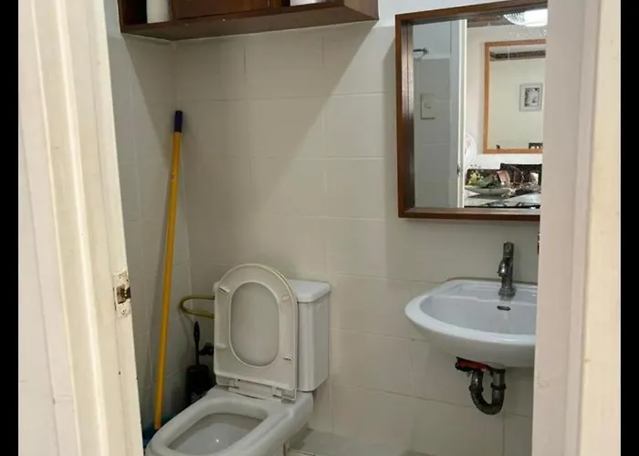 2 Bedroom Cozy Budget Staycation Apartment *